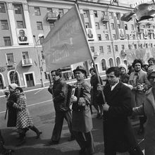 баянист в колонне демонстрантов  | Горожане. 1979 г., г.Северодвинск. Фото #C639.