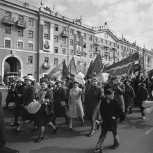 участницы первомайской демонстрации | Горожане. 1979 г., г.Северодвинск. Фото #C640.