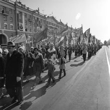 колонна первомайской демонстрации | Горожане. 1979 г., г.Северодвинск. Фото #C646.