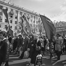 участники первомайской демонстрации | Горожане. 1979 г., г.Северодвинск. Фото #C649.