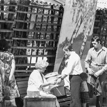 Выездная торговля в парке | Торговля. 1979 г., г.Северодвинск. Фото #C2540.