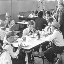 Обед в школьной столовой | Общепит. 1979 г., г.Северодвинск. Фото #C2577.