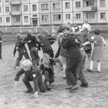 Эстафета в детском школьном лагере | Школа. 1979 г., г.Северодвинск. Фото #C2542.