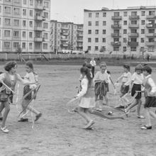 Танец в детском школьном лагере | Школа. 1979 г., г.Северодвинск. Фото #C2545.
