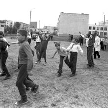 комическая эстафета в детском школьном лагере | Школа. 1979 г., г.Северодвинск. Фото #C783.