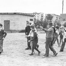 Весёлые соревнования. Школьный летний пионерский лагерь | Школа. 1979 г., г.Северодвинск. Фото #C2610.