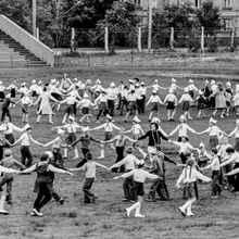 Большой хоровод | Школа. 1979 г., г.Северодвинск. Фото #C2847.