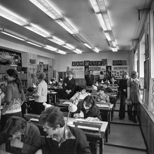 В классе художников-оформителей учебно-производственного комбината | Школа. 1979 г., г.Северодвинск. Фото #C801.