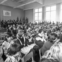 Собрание учащихся в актовом зале Учебно-производственного комбината | Школа. 1979 г., г.Северодвинск. Фото #C804.