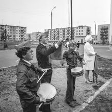 Барабанщики и горнист на общелагерной линейке | Школа. 1979 г., г.Северодвинск. Фото #C796.