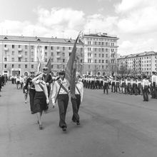 знаменосцы на детско-юношеском параде (манифестации) | Школа. 1979 г., г.Северодвинск. Фото #C849.