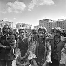 школьницы в украинских костюмах | Школа. 1979 г., г.Северодвинск. Фото #C859.