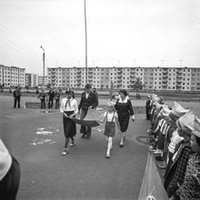 Вынос знамени на пионерской линейке. | Школа. 1979 г., г.Северодвинск. Фото #C863.