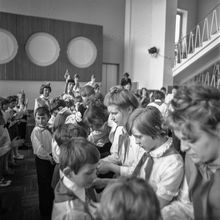 прием в пионеры (повязывание галстука) | Школа. 1979 г., г.Северодвинск. Фото #C865.