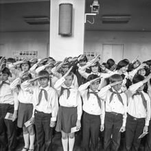 первый пионерский салют | Школа. 1979 г., г.Северодвинск. Фото #C867.