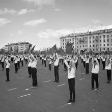 флажный семафор на стадионе "строитель" | Школа. 1979 г., г.Северодвинск. Фото #C870.