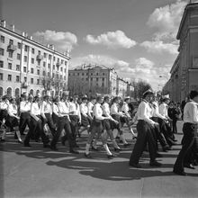 девочки пионерского отряда на стадионе | Школа. 1979 г., г.Северодвинск. Фото #C872.