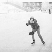 Девочка на конькобежной тренировке | Спорт. 1979 г., г.Северодвинск. Фото #C2481.
