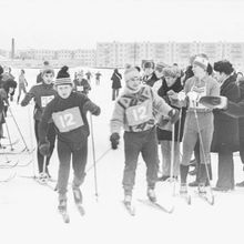 Старт участников этапа лыжных соревнований | Спорт. 1979 г., г.Северодвинск. Фото #C2506.