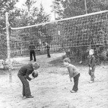 Дети играют в волейбол | Спорт. 1979 г., г.Северодвинск. Фото #C2592.