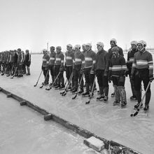 построение хоккейной команды перед матчем | Спорт. 1979 г., г.Северодвинск. Фото #C898.