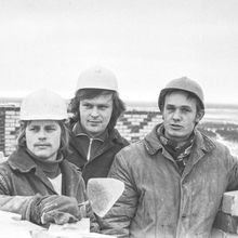 Три каменщика | Строительство. 1979 г., г.Северодвинск. Фото #C2790.