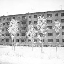 вид на пятиэтажный дом | Виды города. 1979 г., г.Северодвинск. Фото #C994.