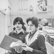 Две женщины на одном из предприятий | Предприятия. 1979 г., г.Северодвинск. Фото #C1021.
