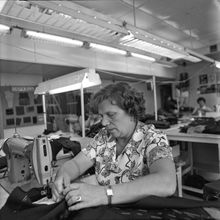 швея за швейной машинкой | Предприятия. 1979 г., г.Северодвинск. Фото #C1066.
