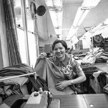 швея на швейной фабрике | Предприятия. 1979 г., г.Северодвинск. Фото #C1093.