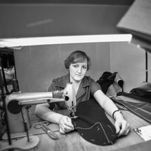 швея за швейной машинкой | Предприятия. 1979 г., г.Северодвинск. Фото #C1095.