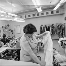 женщина на швейном производстве | Предприятия. 1979 г., г.Северодвинск. Фото #C1096.