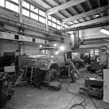 В ремонте | Транспорт. 1980 г., г.Северодвинск. Фото #C15816.
