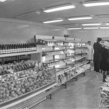 В отделе магазина | Торговля. 1980 г., г.Северодвинск. Фото #C15701.