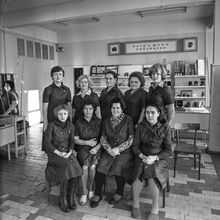 Коллектив продавцов | Торговля. 1980 г., г.Северодвинск. Фото #C16008.