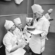 Участницы кулинарного конкурса | Общепит. 1980 г., г.Северодвинск. Фото #C3975.