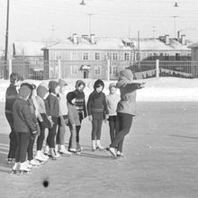 Тренировка в секции фигурного катания | Спорт. 1980 г., г.Северодвинск. Фото #C3937.