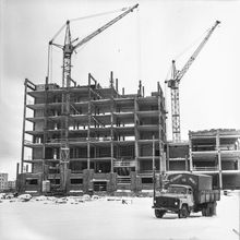 Строится дом | Строительство. 1980 г., г.Северодвинск. Фото #C4756.