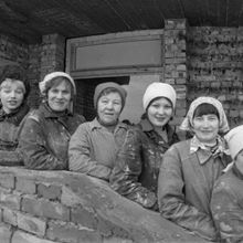Бригада отделочников | Строительство. 1980 г., г.Северодвинск. Фото #C15743.