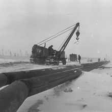 Укладка труб | Строительство. 1980 г., г.Северодвинск. Фото #C15748.