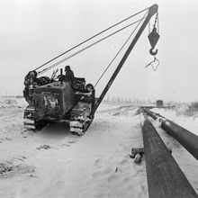 Укладка труб | Строительство. 1980 г., г.Северодвинск. Фото #C15749.