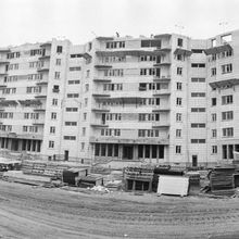 Строится дом | Строительство. 1980 г., г.Северодвинск. Фото #C4833.
