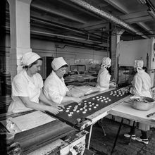 Линия по производству конфет | Предприятия. 1980 г., г.Северодвинск. Фото #C4750.