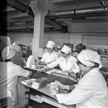 Линия по производству конфет | Предприятия. 1980 г., г.Северодвинск. Фото #C4751.