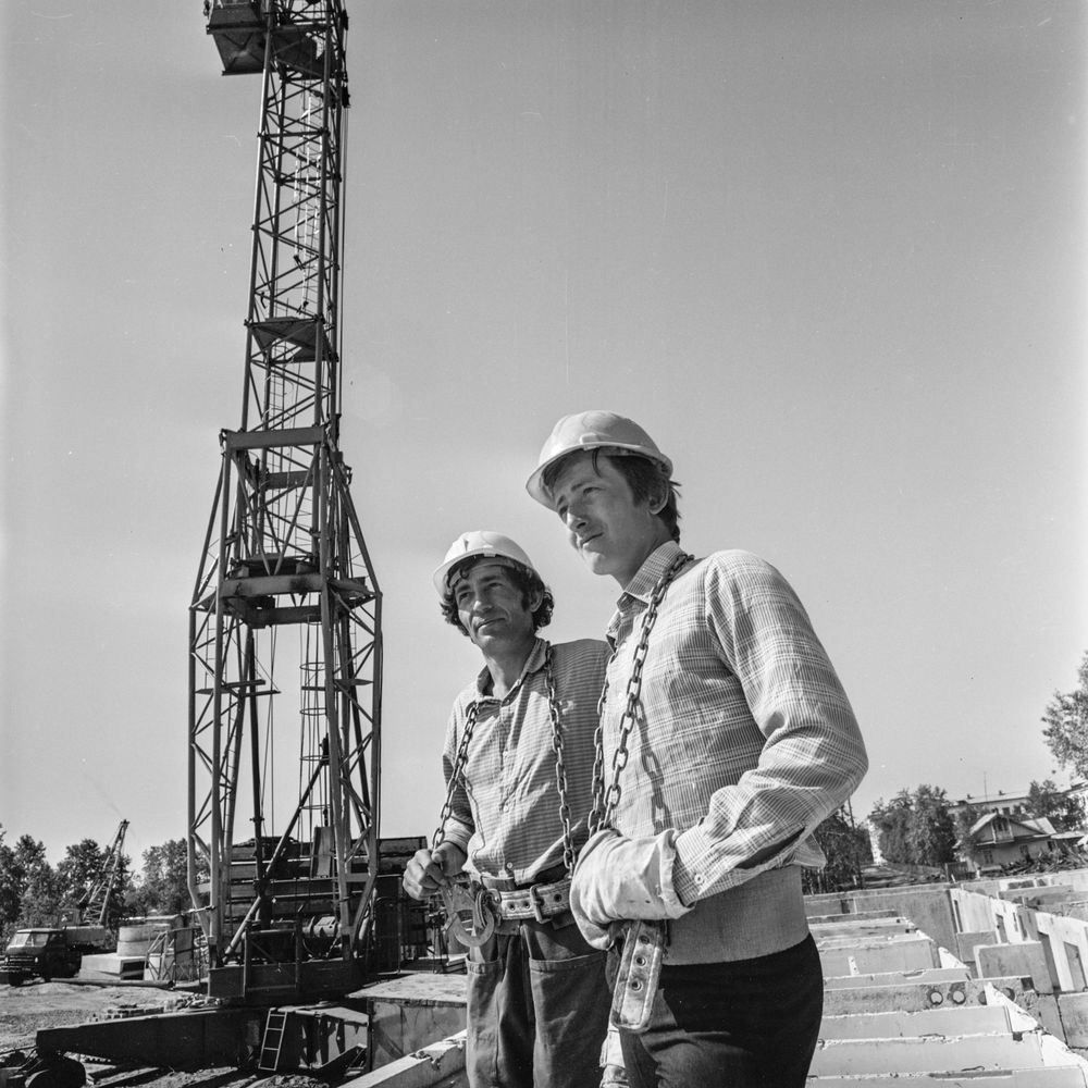 Монтажники-строители | Строительство. 1981 г., г.Северодвинск. Фото #C16990.