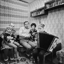 Семья | Горожане. 1981 г., г.Северодвинск. Фото #C12792.