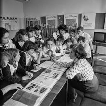 В пионерской комнате | Школа. 1981 г., г.Северодвинск. Фото #C12752.