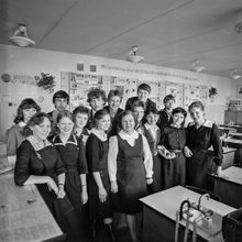 В кабинете химии | Школа. 1981 г., г.Северодвинск. Фото #C12754.