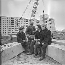 На строительной площадке | Строительство. 1981 г., г.Северодвинск. Фото #C12745.