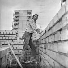 Каменщик | Строительство. 1981 г., г.Северодвинск. Фото #C12756.